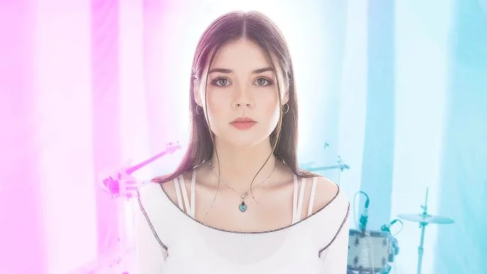 The Unseen Elegance of Elise Trouw in Modern Fashion